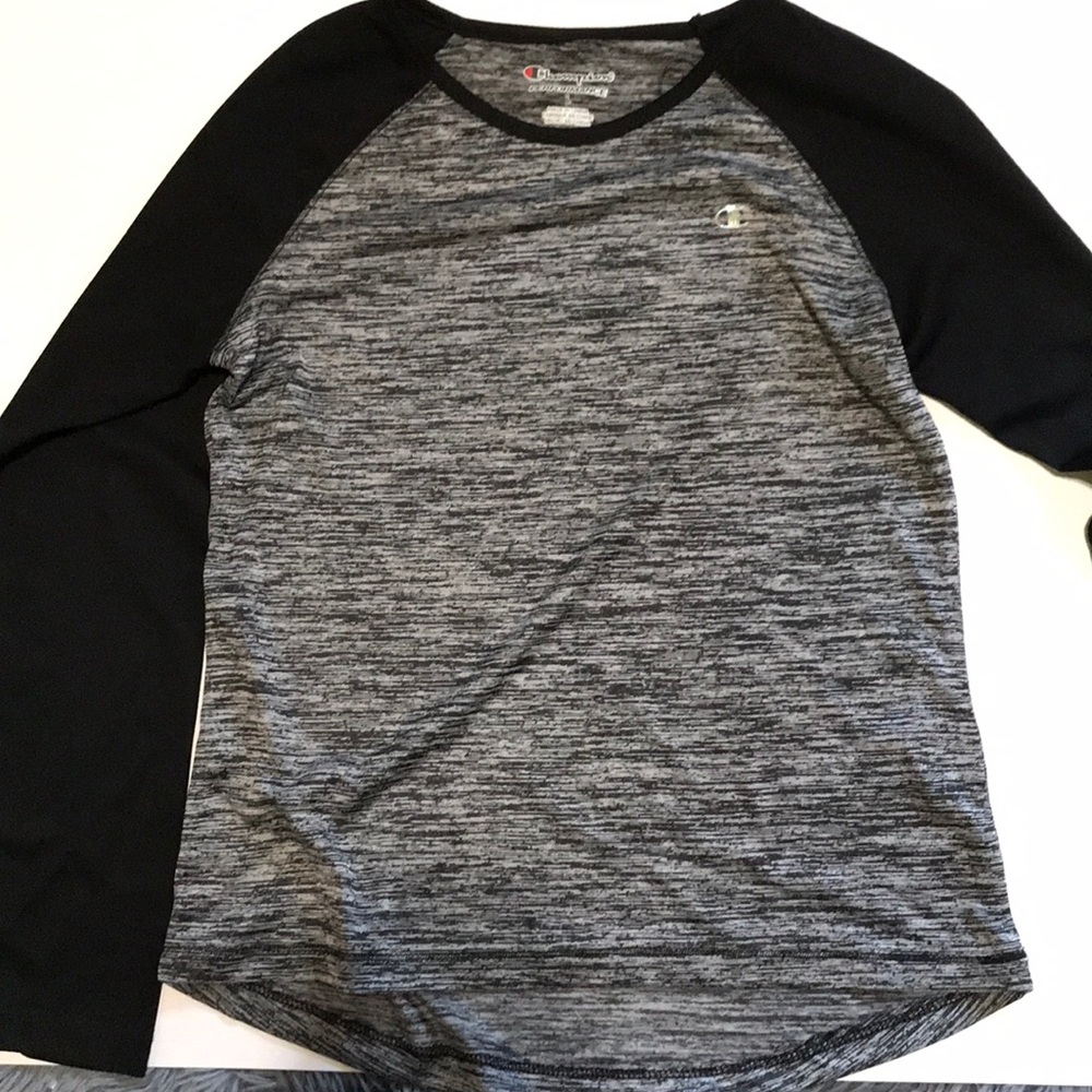 Girls champion shirt // size large in girls